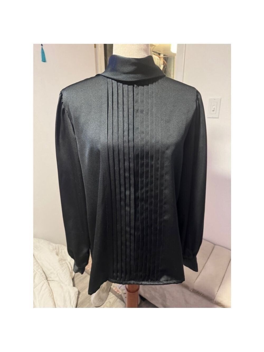 Silky shiny satiny black pleated shirt long sleeve vintage USA blouse sz large - Picture 4 of 9